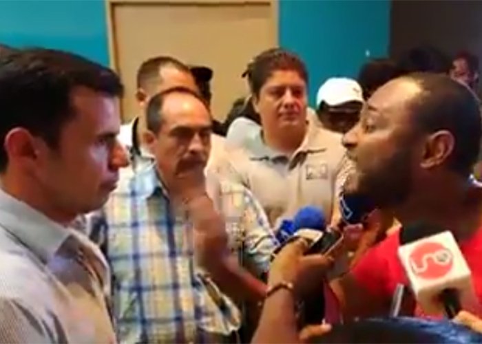 Las2Orillas's tweet photo. La vaciada que le pegó el líder Isaías Cifuentes al Ministro Rivera - https://t.co/9rpNWyz5iH https://t.co/9dN2NsFSI5