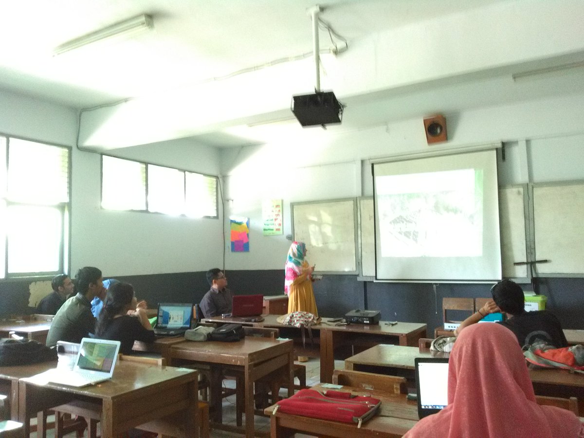 ypbb_id's tweet photo. Pagi ini training dibagi kedlm kelas2, dmn masing2 kelompok mempraktekkan membawakan pelatihan ZWL. #ZeroWaste #ToT #Trainer #YPBB https://t.co/E4euRcGGQl