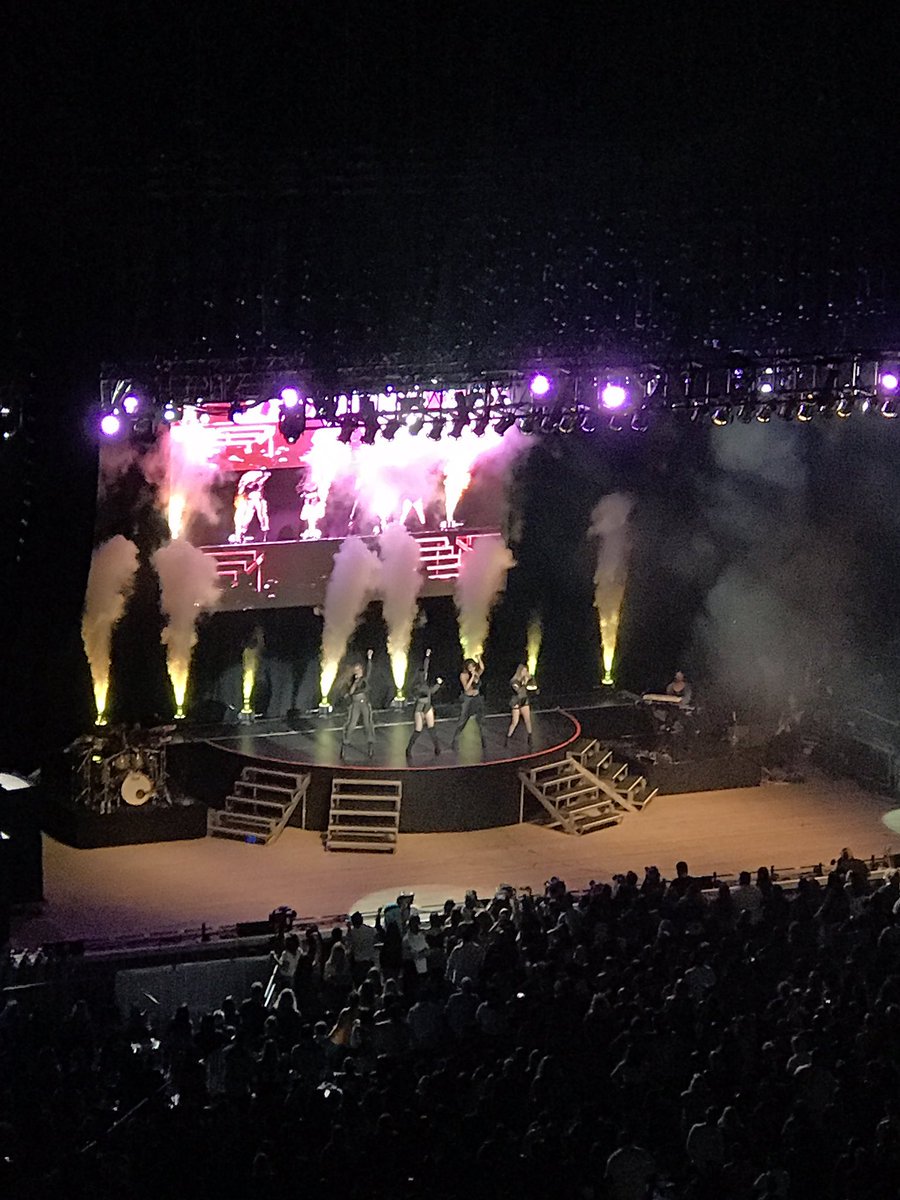 5HBrasil's tweet photo. FOTO • Fifth Harmony no palco hoje.#KTUphoria #2 https://t.co/KgVbtsIk5g