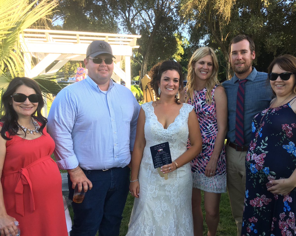 almondgirljenny's tweet photo. The last one to get married! #everythingelrich #collegeroomies #finallyhitched #countrywedding #gridleywedding https://t.co/oqD4Qz8nTW