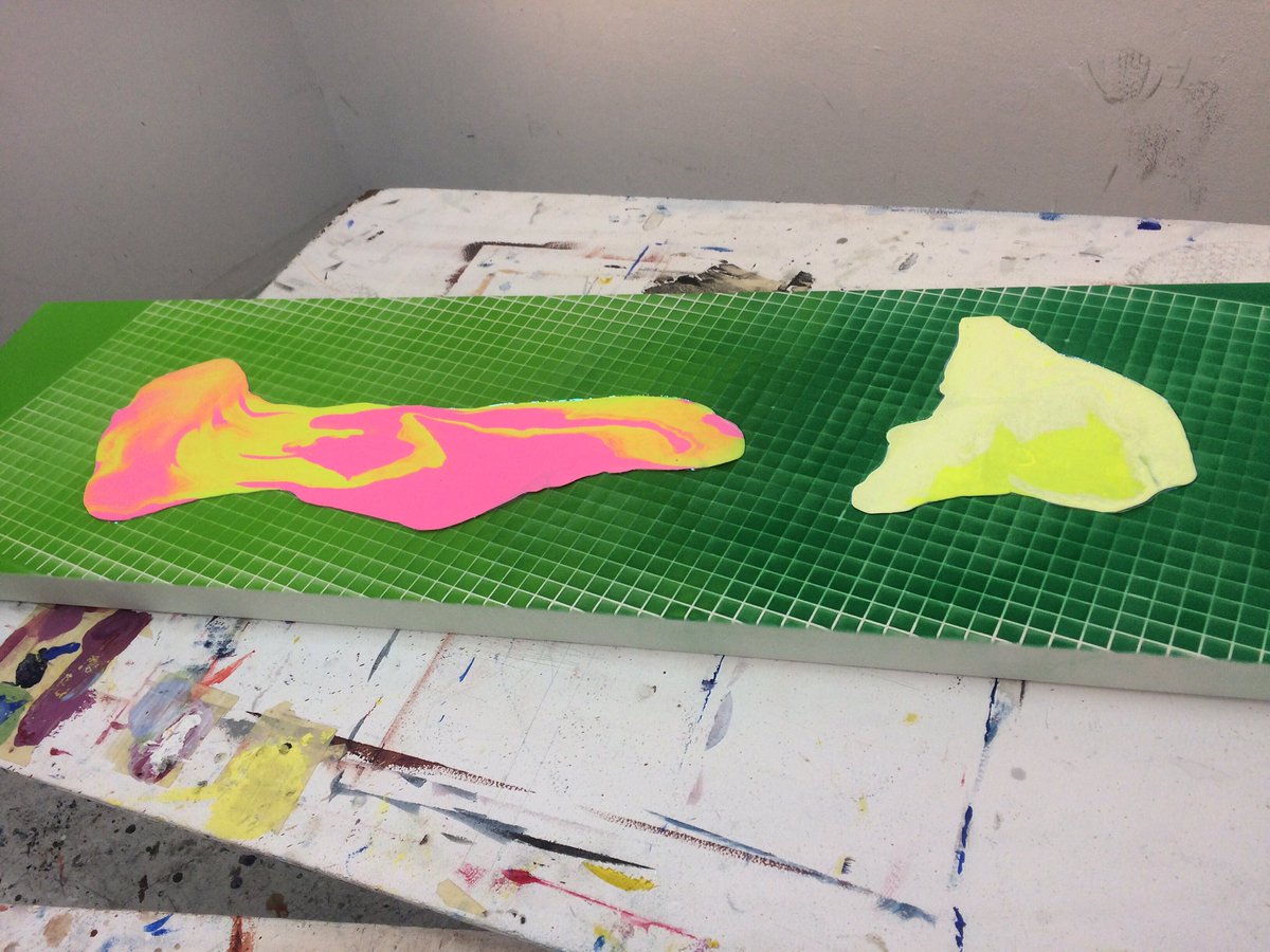 diane_roe's tweet photo. My work in process #new #newwork #offthecanvad #paintskin #abstractart #mtl #mtlartist #mtlart https://t.co/a4YixlTgbE