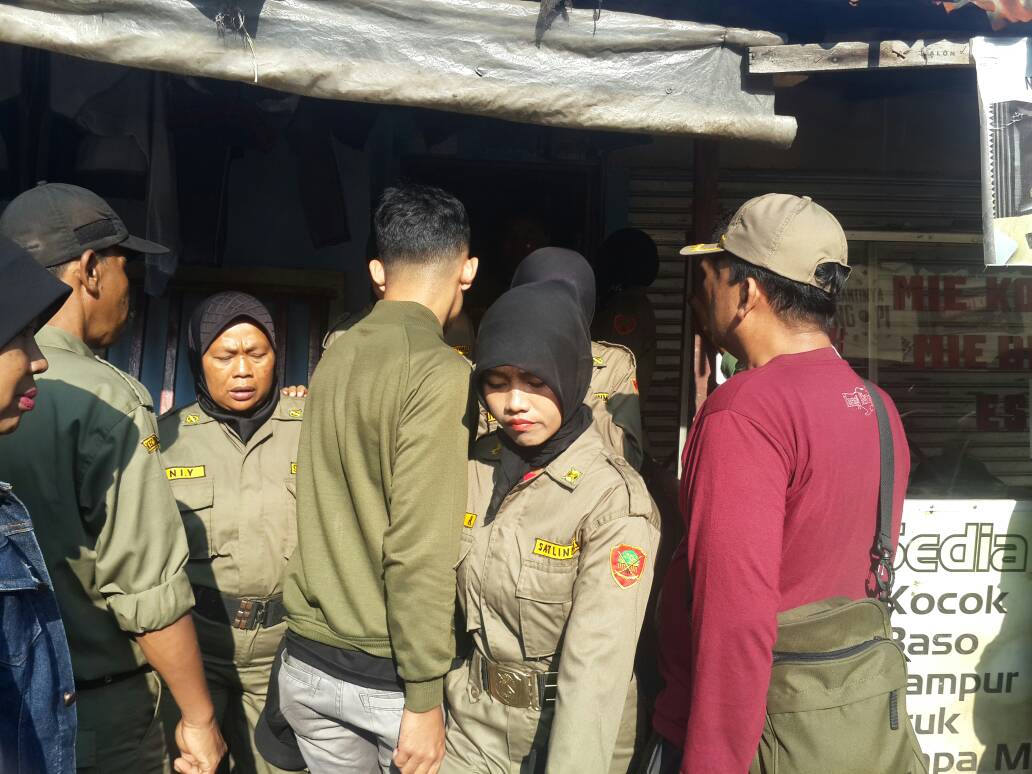 LinmasCoblong's tweet photo. Telah brpulang ke rahmatullah rekan kita Bpk Sularto anggota Linmas yg bertugas di unikom. @ridwankamil @dn_dedi @Satpolppbdg @Linmaskotabdg https://t.co/VpFMheLGoL