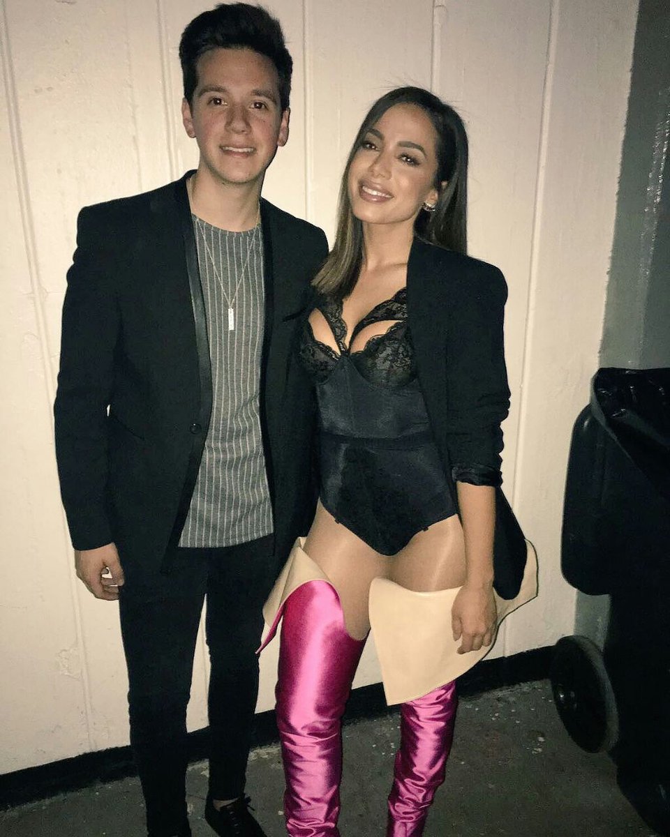 infocbanitta's tweet photo. Anitta e Axel Muniz nos bastidores do #PremiosMTVMIAW ✨ #Aniraaa #Switch https://t.co/Yxm0L9pgpL