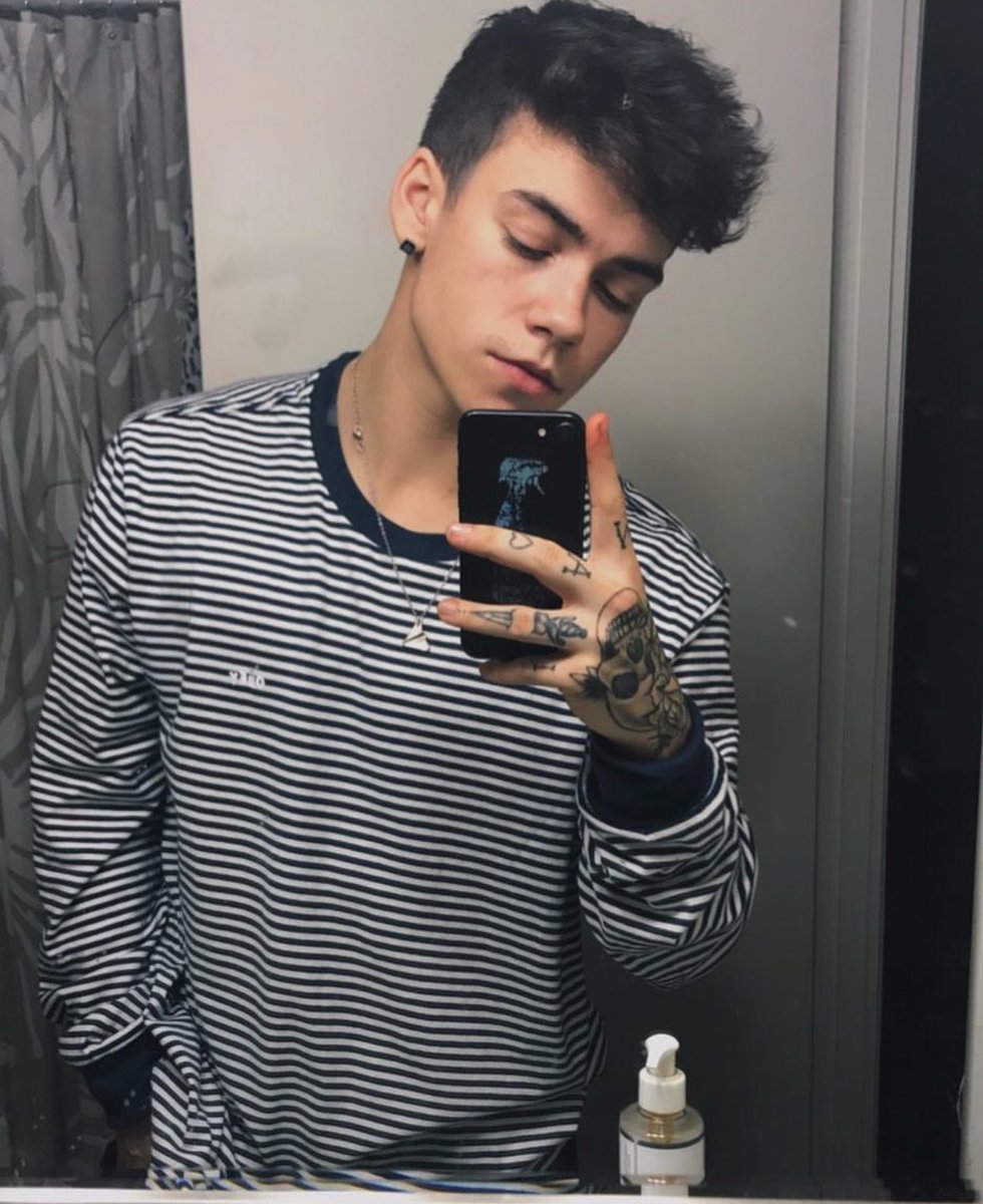 realcameronfox's tweet photo. BOTB💣 https://t.co/G20FNA97Ll