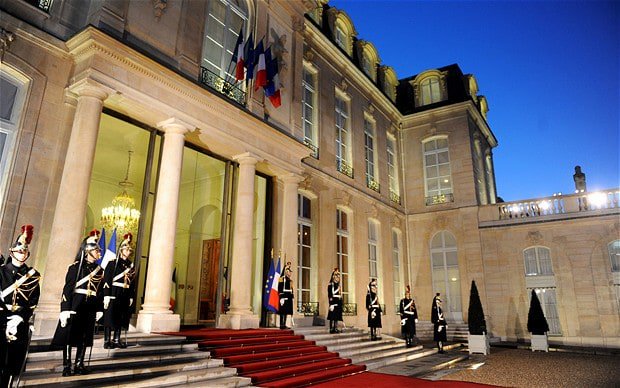 Starseed52's tweet photo. 2-"Rama: That's the way #SweetAngeliqueTheCat put it today. She has been prowling the palaces of Mr. Macron & the Louvre w/other #Paschats." https://t.co/s843JRivQi