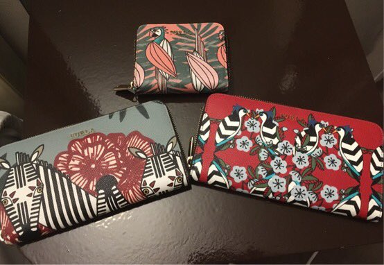 汐音 自分の欲しい財布 が日本になくて困っていた私達 Furlaのアフリカンアニマル柄に惚れて 各々購入 Franさんがフラミンゴ 緒海が赤い鳥 汐音がシマウマ ハイブランド興味ないけどfurlaは値段的にも品質的にもちょうどいい 早速使ってます 汐音 自分の欲しい財布 が日本になくて困っていた私達 Furlaのアフリカンアニマル柄に惚れて 各々購入 Franさんがフラミンゴ 緒海が赤い鳥 汐音がシマウマ ハイブランド興味ないけどfurlaは値段的にも品質的にもちょうどいい 早速使ってます