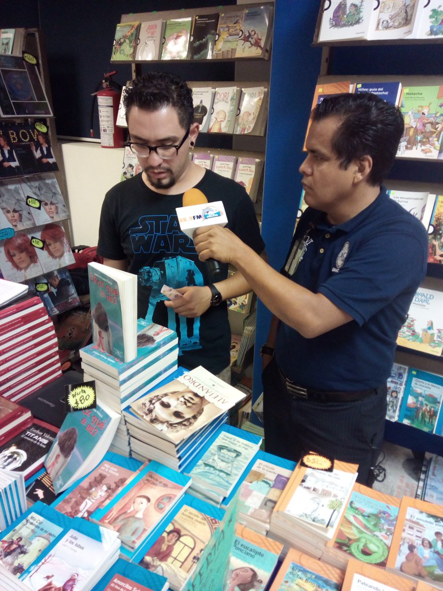 radiodelfin's tweet photo. Perspectivas de la venta nocturna de la VI Feria Nacional del Libro #FENADEL @UNACAR 2017 https://t.co/jBmEWHlOe9