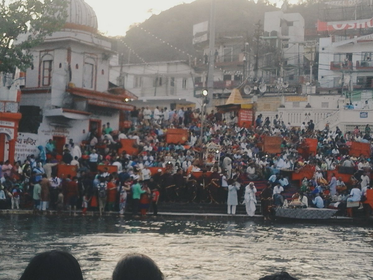 Best place ever.At night it looks more Beautiful place.
#Aarti
#motherGanga
#uttarakhand
#NaturePhotography