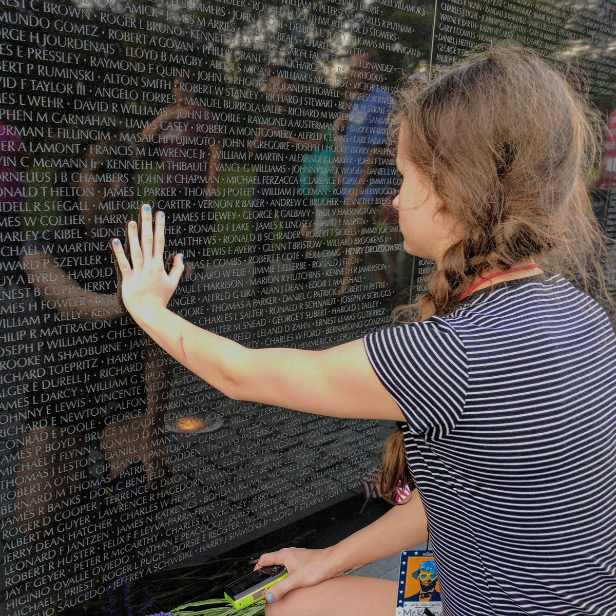 bradyjayolson's tweet photo. Where the past and the present come together.  What a humbling experience. #vietnamveteransmemorial #worldclassrooms #wcindc https://t.co/1DbGXUEPrV