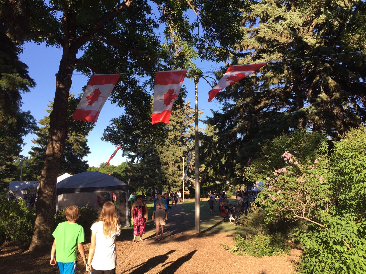 SpectrumMedHat's tweet image. That's a wrap for today! Drop by North Railway and Rotary Park tomorrow from 11-4 for the final day of Spectrum! #medhat #ThisHappensHere