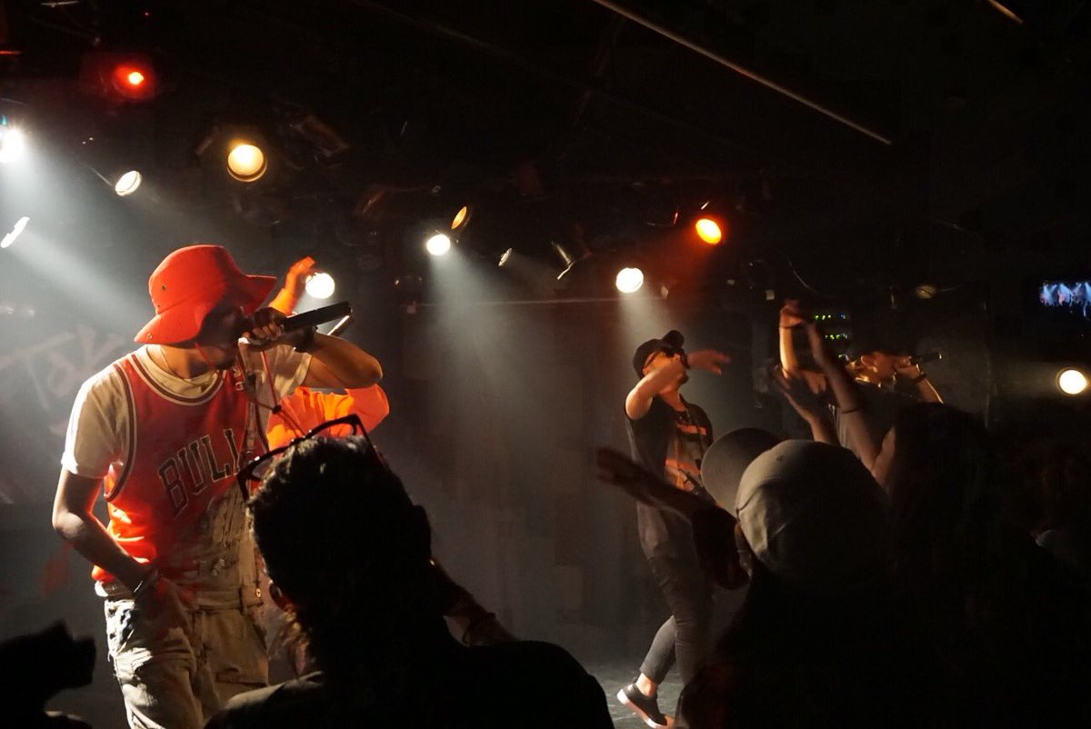 Hello_soranoiro's tweet photo. 歓送迎会からの渋谷eggman。久しぶりのWAYZ Live。やっと生で聴けたYETにやられた😭分かってくれてる人がいるって支えになるし幸せなことだと感じたなぁ。。ありがとう!
#WAYZ #yuly #Mt' #es_plant #心之助 #LIVE #photo #YET https://t.co/M1Y4VAHZlJ