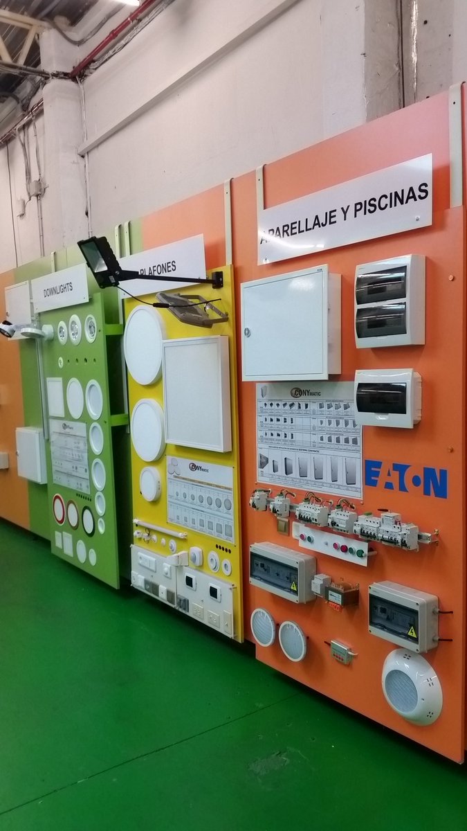 Compra lo que necesites antes de empezar tu jornada laboral. Abrimos a las 7:30 de la mañana.