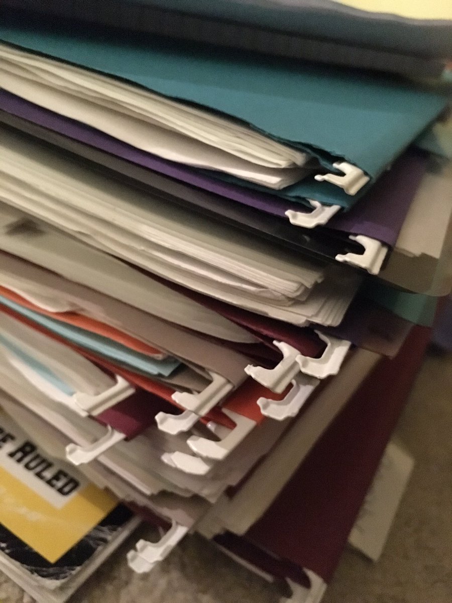 TwinkieThinky's tweet photo. english tagalog emt physics chemistry biology anatomy physiology biomechanics sports psychology massage never gonna use any of it. #filedump https://t.co/M2ITlA5mF4