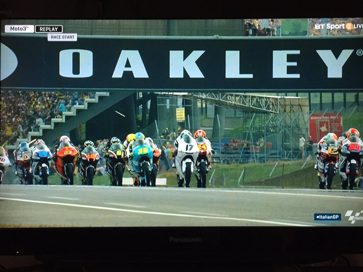 OakleyVaultUk's tweet photo. #ItalianGP #Mugello2017 #Oakley https://t.co/4wPIfcGNZE