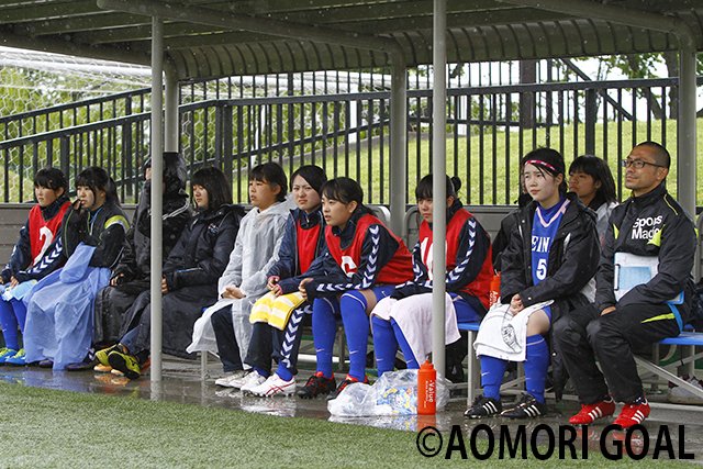 aomorigoal's tweet photo. ＨＰを更新しました。
青森県高校総体サッカー競技、女子の結果！
３位に輝いた『青森南高校』
写真と選手コメントを紹介します！
６月２５日発売予定の「AOMORI GOAL VOL.46」に掲載！
⇒https://t.co/r2UMcKh5Vk https://t.co/BizhDXgtCr