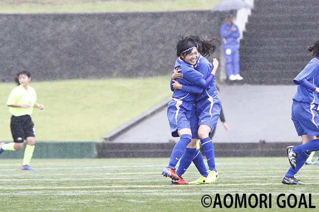 aomorigoal's tweet photo. ＨＰを更新しました。
青森県高校総体サッカー競技、女子の結果！
３位に輝いた『青森南高校』
写真と選手コメントを紹介します！
６月２５日発売予定の「AOMORI GOAL VOL.46」に掲載！
⇒https://t.co/r2UMcKh5Vk https://t.co/BizhDXgtCr
