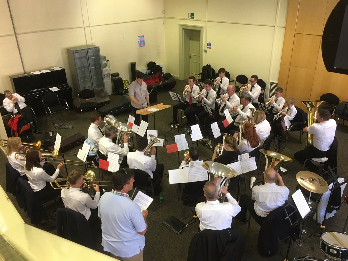 yybb_official's tweet photo. Conducting workshop is underway with Dr Nick, some of our YYBB members taking part! #conductors #brassband #yybb #BlackDykeBrassFestival https://t.co/pyCVNrRAFD