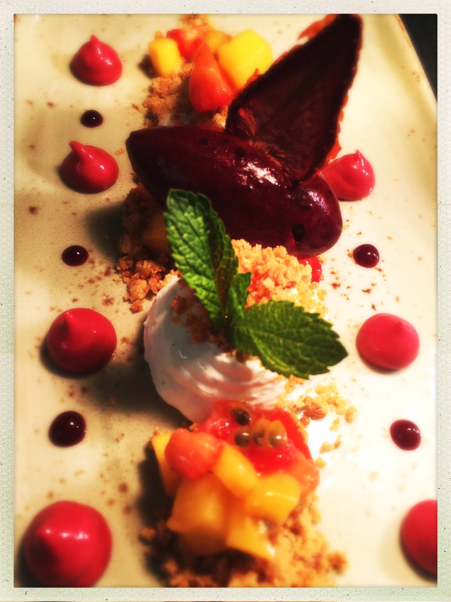 eatandersons's tweet photo. Blackcurrant, Strawberry and Mango Cheesecake (deconstructed) https://t.co/eQjvXw1Ul5