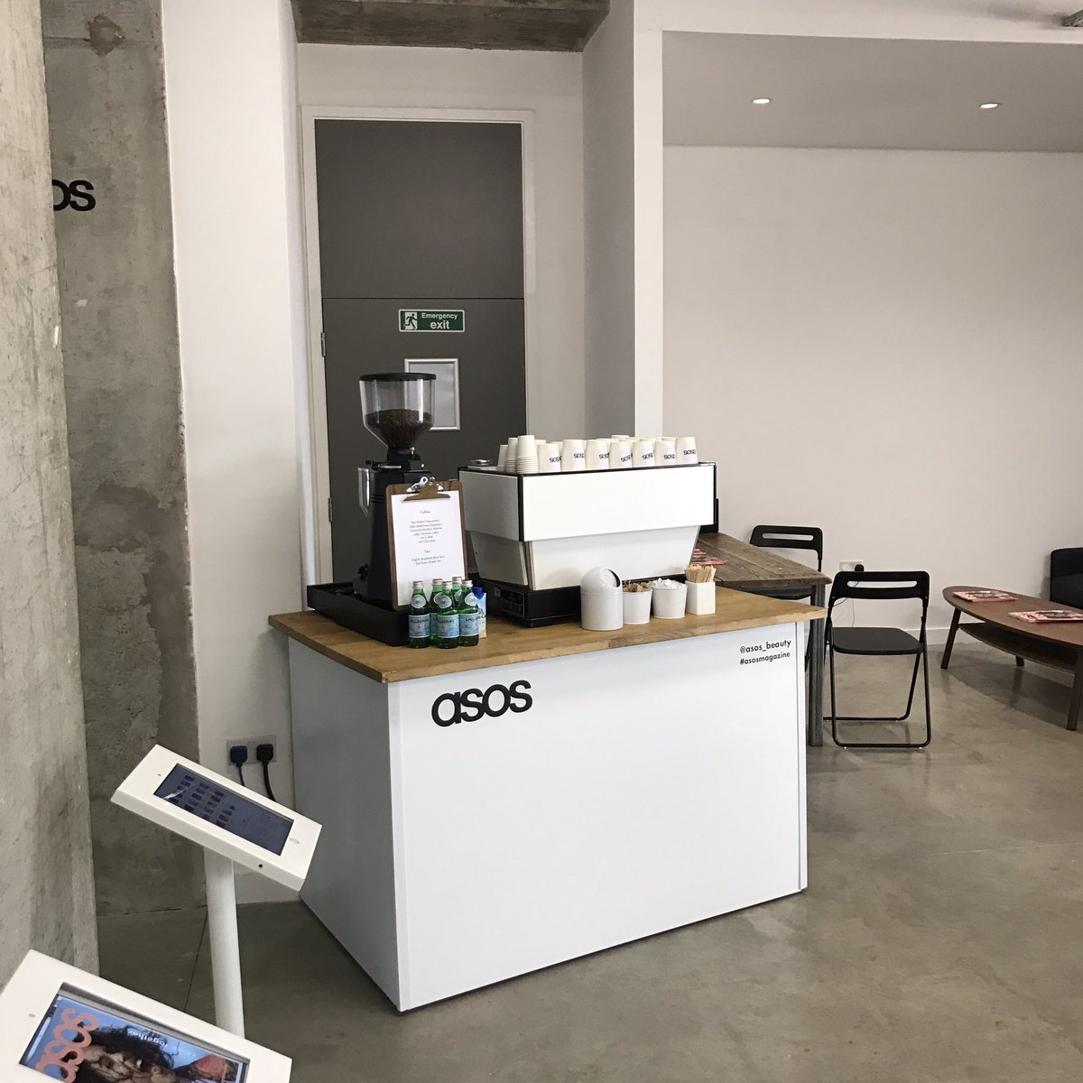socialespresso_'s tweet photo. Our set up for @asos last week. Rolling out those ice coffees! Love the summer finally being here 👌🏻☀️ #mobilecoffee #coffeeevent #hackney https://t.co/axytEMrTdK