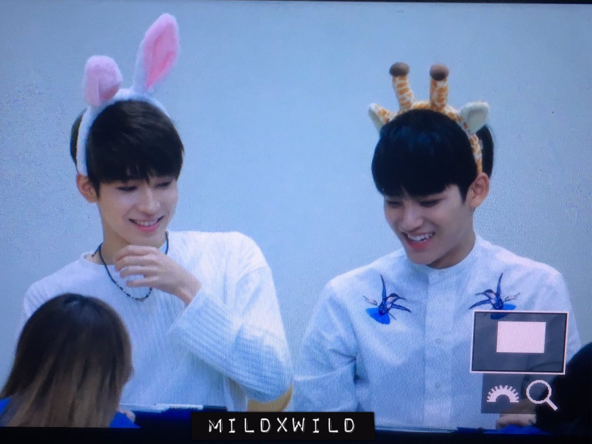 MEANIE_PH's tweet photo. [PREVIEW] 170604 Gwanghamun Fansign #세븐틴 #민규 #MINGYU #원우 #WONWOO #울고_싶지_않아 ©mildxwild https://t.co/NGlTbijp7K