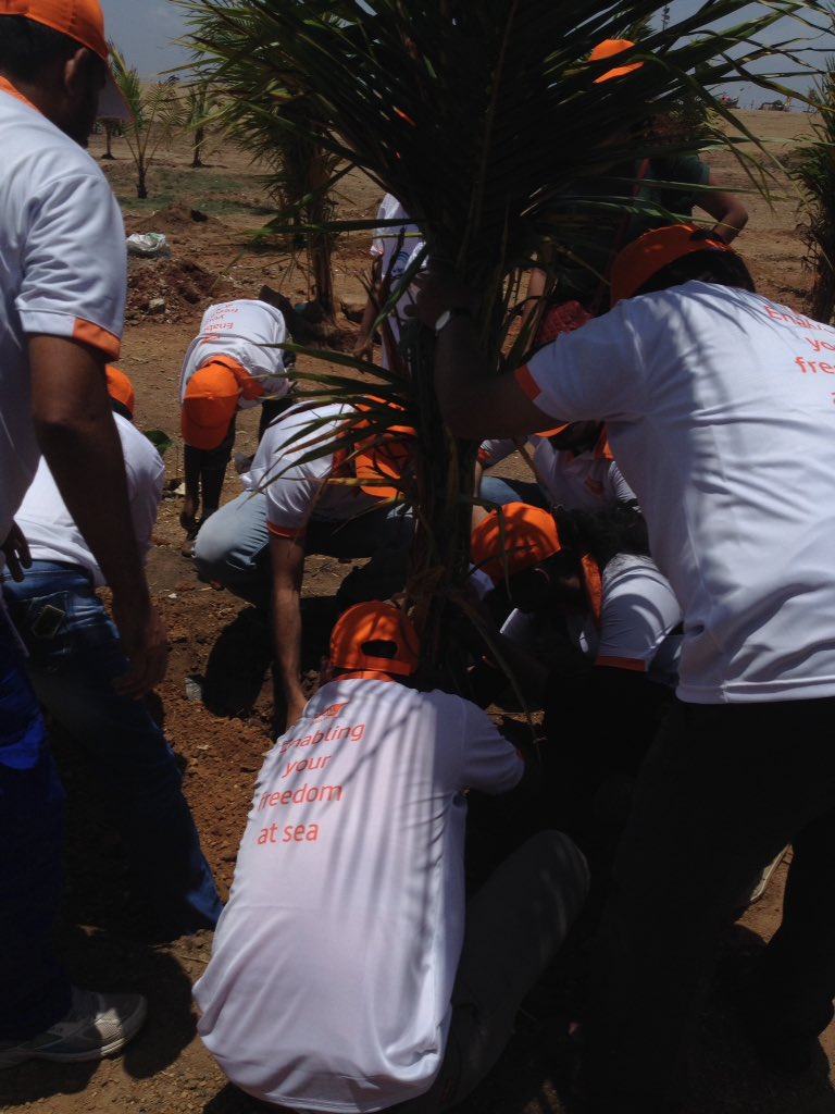 SHMShipcare's tweet photo. Tree plantation at #VersovaBeach to celebrate #WolrdEnvironmentDay. #SHMCleanupDrive https://t.co/6xNngxsdZy