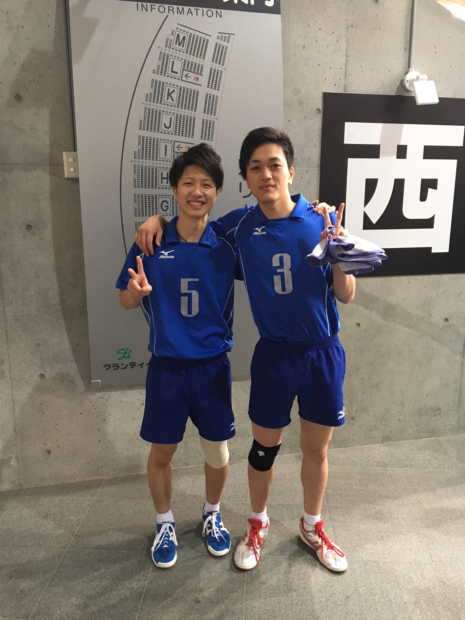ログアウト 県ベスト8で6年間のバレー人生終わりました 泣かないつもりだったのに終わった瞬間に泣いてしまった でも 全然後悔してないし石巻工業でほんとに良かった そーまと1年間ローテ一緒に出来て楽しかったよ 応援ありがとうございました