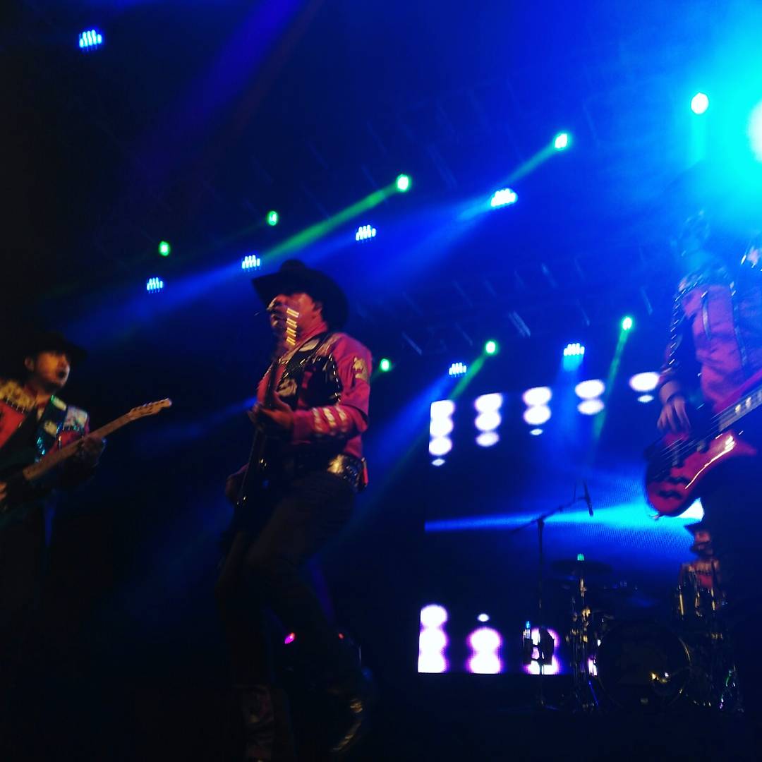 tijuana_trendy's tweet photo. Bronco en el escenario de la Plaza de Toros Caliente!!! 

@Grupo_Bronco 
@LupeEsparzaa 
@Pro3Se https://t.co/8HKUgeui7u
