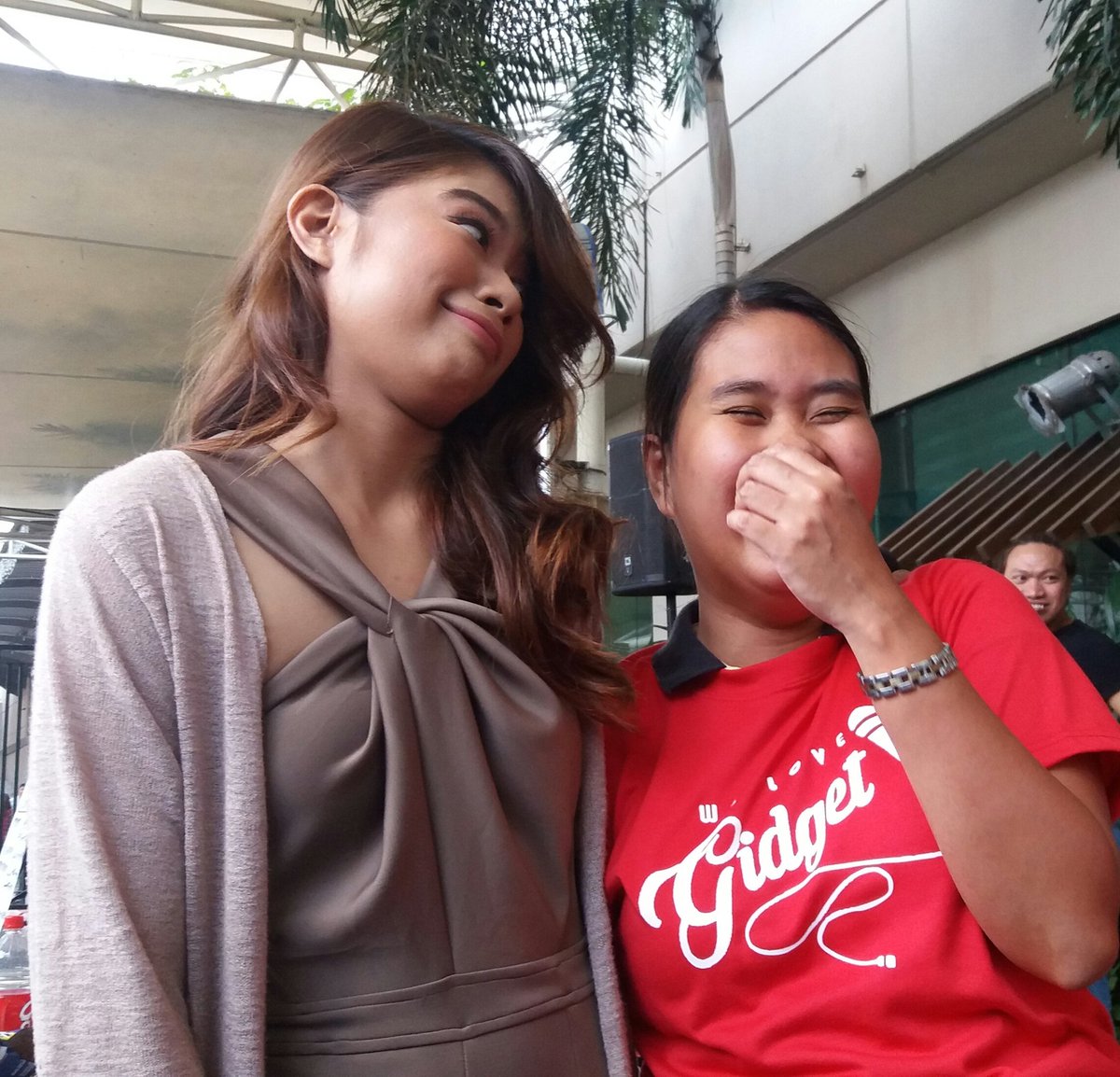 bethedelweiss's tweet photo. One of my fave photo with her haha :) (because all of it were my favs Char haha) 

GiDGET OnGGVTonight https://t.co/POcxQWng5h