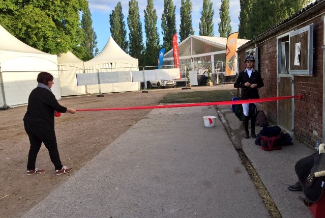 SHRBethune62's tweet photo. Préparation pour les cavaliers de la SHR
#JumpingBethune J3 (Caroline Andrea Émilie Morgan et sa groom). https://t.co/mRFYFrP2qJ
