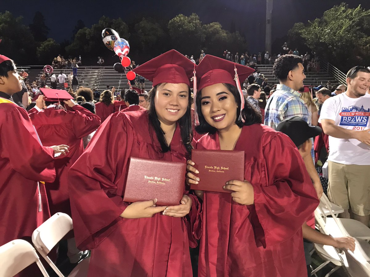 eri_cedu's tweet photo. @mrsking209  Class of 2017//Mrs. Kings students https://t.co/KjZhyXxagL
