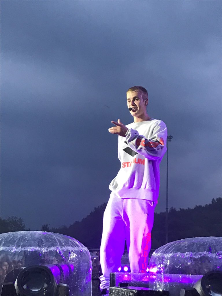 bieberdiesel's tweet photo. he deserves all love of the world. reply i love you justin with #Justin4MMVA https://t.co/wlv4fqioIo