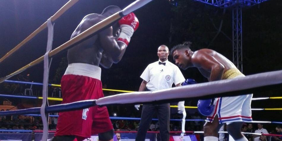 ELTIEMPO's tweet photo. Heroicos de Colombia sacó ventaja en la Serie Mundial de Boxeo https://t.co/suq4Se1Pzt https://t.co/YyoTTQJfje