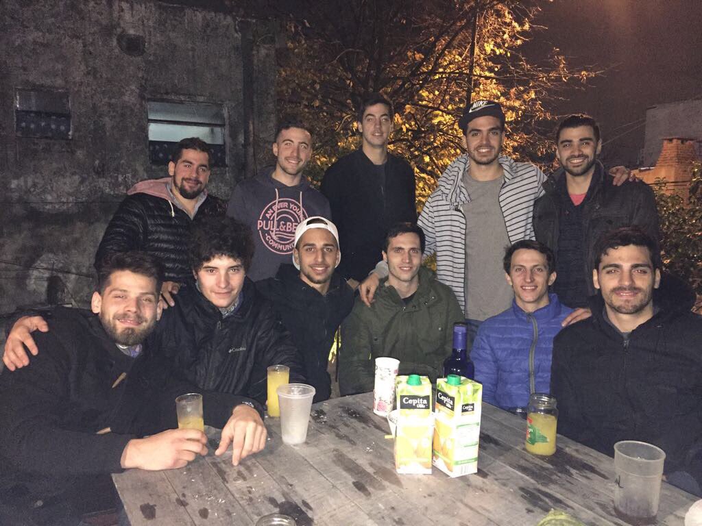LP_FC_'s tweet photo. Asadito con sabor a victoria 🍖🍖 https://t.co/gKCrobycq4