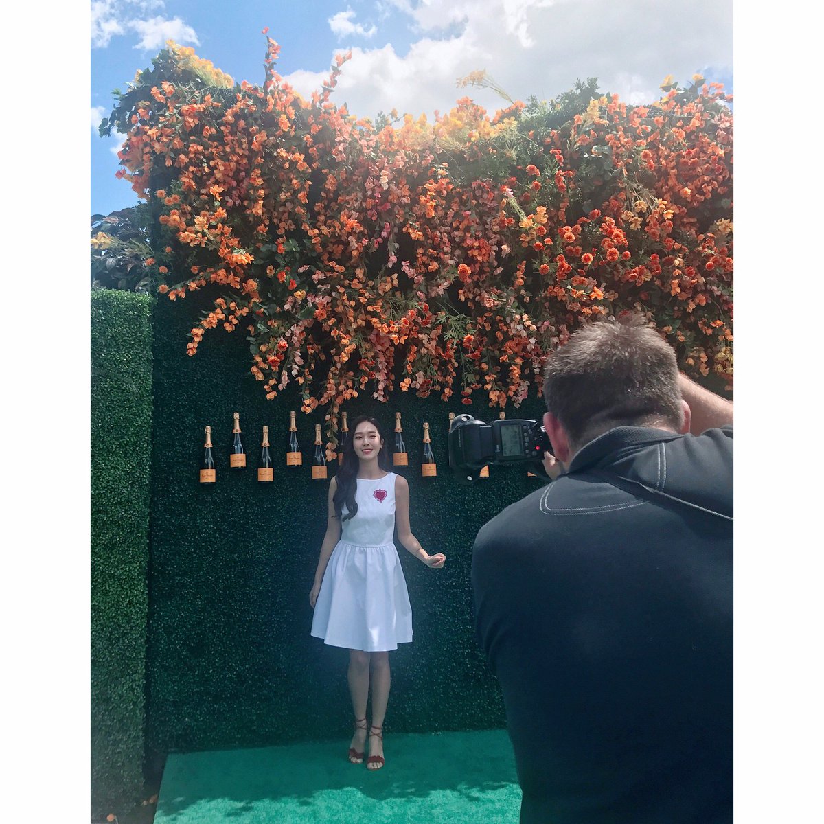 [PIC][04-06-2017]Jessica tham dự sự kiện “The Tenth Annual Veuve Clicquot Polo Classic Arrivals” tại Liberty State Park, New York vào hôm nay DBdKT1HUMAAlKSb