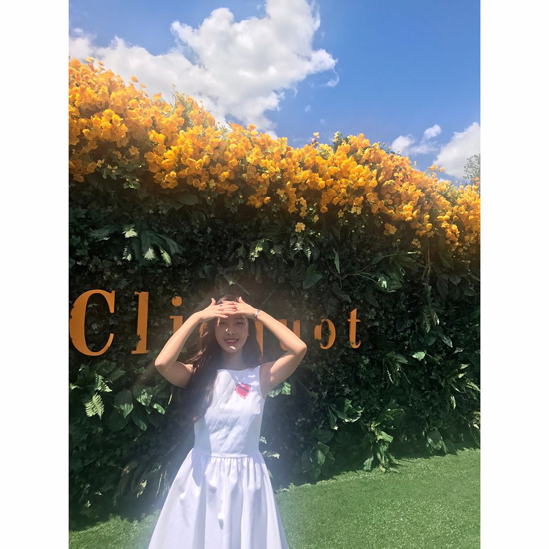[PIC][04-06-2017]Jessica tham dự sự kiện “The Tenth Annual Veuve Clicquot Polo Classic Arrivals” tại Liberty State Park, New York vào hôm nay DBdKgJfUQAETRM4