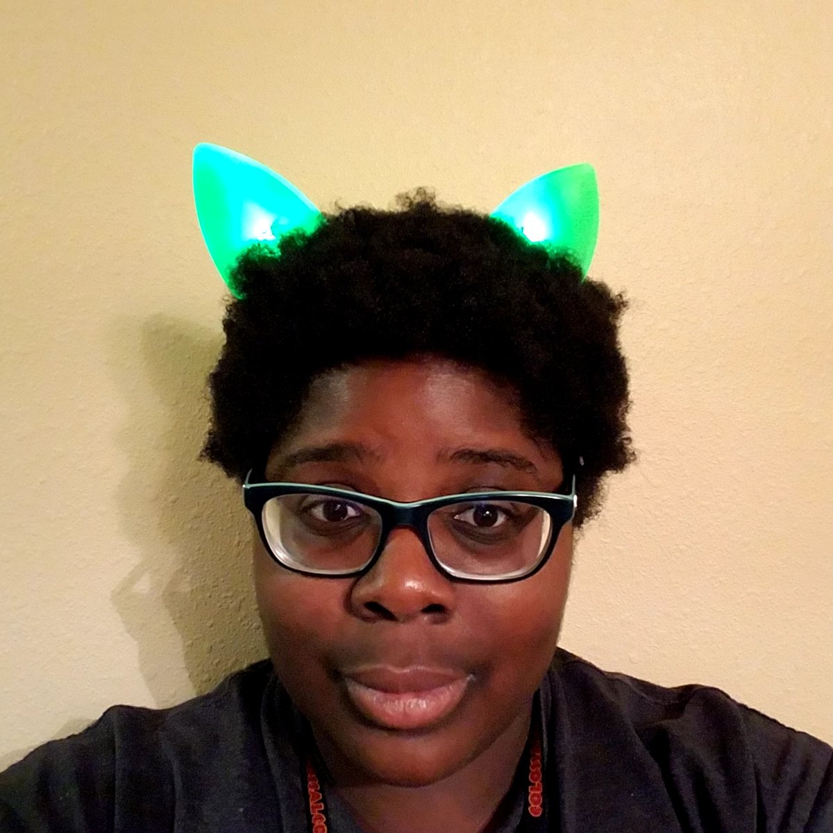 GeminiWolfe's tweet photo. I love these cat ears!!! #ColossalCon16 Fun Rave tonight with the friends!! https://t.co/YjaZ3FfgVk