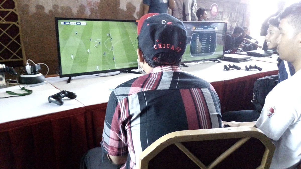 #BushouLiveReport

Kompetisi PES 2017 @ stand PES