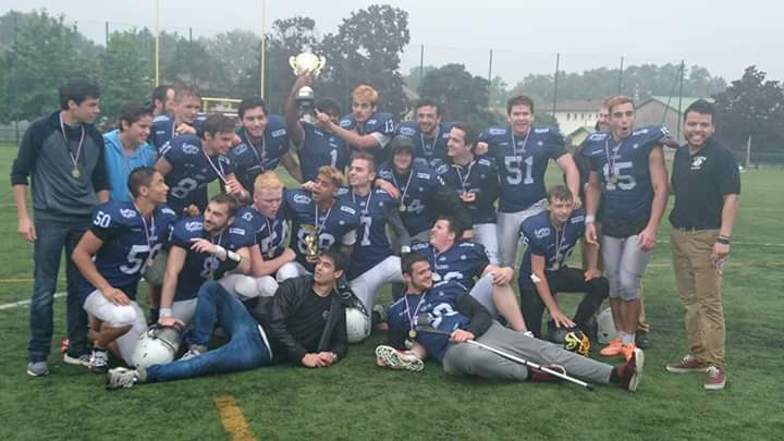 Malgré le temps, les deux équipes ont fait vibrer le public tout au long du match.
Félicitations à tous les joueurs !