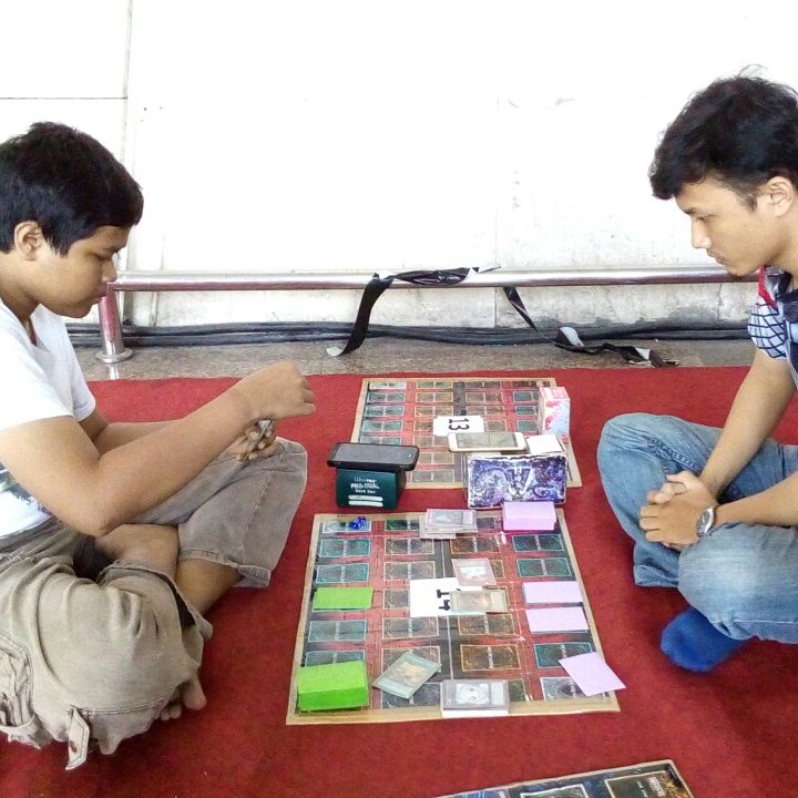 #BushouLiveReport
Sedang berlangsung kompetisi Yu-Gi-Oh! di stand Yu-Gi-Oh!

yuk ke mangdu sekarang!