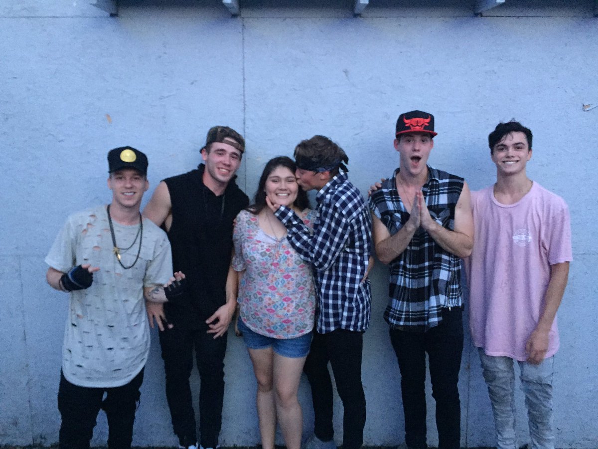 7DREAMLMK's tweet photo. Taylor stole my heart tonight๐๐โค๏ธ @makodaddyo @the_yrs_ @nate_yrs @KJ_TheYRS @DominicBellizzi @Jay_The_YRS #ForMePlusYouTour #SanAntonio https://t.co/5YFQm4R3Y9