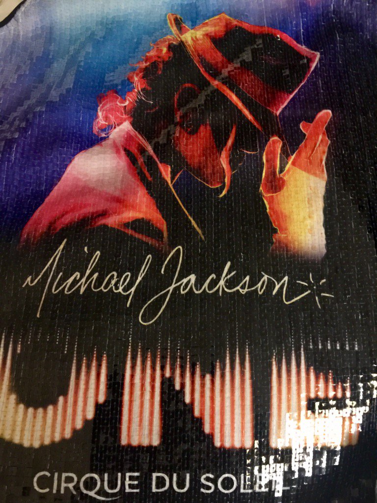 RainingOnU's tweet photo. Just go this @MandalayBay #TakeMeToMJOne the best show I've ever seen. AMAZING!!!! https://t.co/s2UqUNjjnn