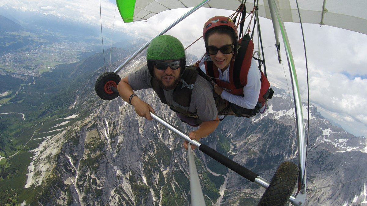 DaveMayFLY's tweet photo. @CareyCandi Hanggliding tandem 10,000ft in the Austrian Alps👌🏽🤙🏼🎉 #wolfifly https://t.co/g6nf9SVxD9