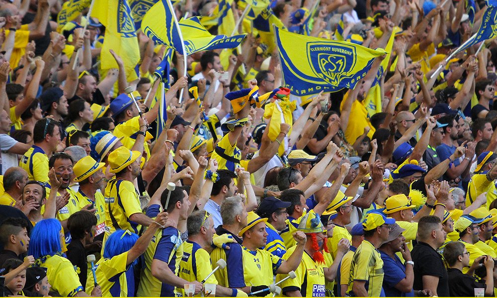 ASMOfficiel's tweet photo. #PortraitASM Eric Battaglia, un homme au cœur de la « #YellowArmy » https://t.co/CHxZacToe7 #UltrasVulcans cc @InterclubsASM 💛💙 #Finale2017 https://t.co/E2VPDcTlSR