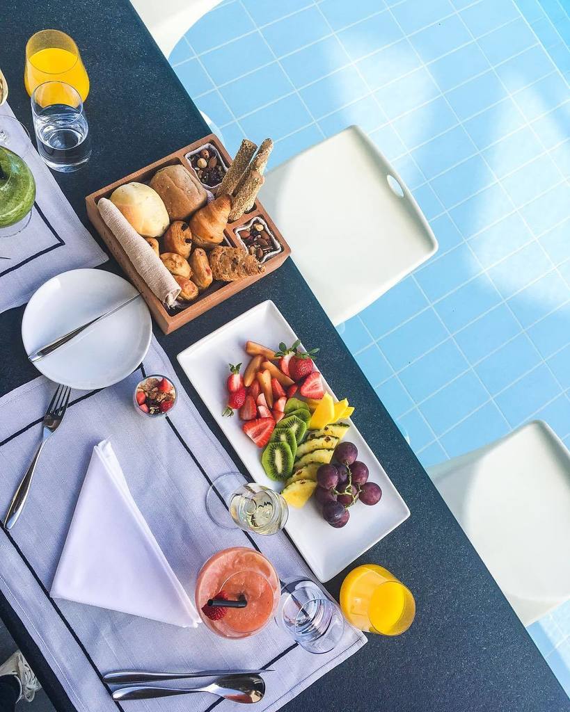 What about breakfast by the pool again @lellall ? 😋🍉🍓🥐🍳🥞 #breakfast #breakfastlover #poolside #foodporn #fashionvi… ift.tt/2qMSzyi