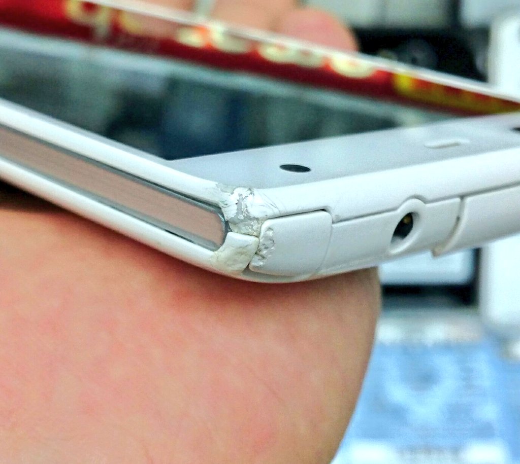 iosys_chuou's tweet photo. ☆売れるね☆
Arrows NX F-05F(外装難有中古)
特価9,980円(税込)なう♪
昔の機種でも評判が良かった子ってのは売れ方が違いますな~♪
結構在庫減りましたがまた明日あたり追加分が店舗に到着すると思いますので平日秋葉原組の方もご安心を!!
#akiba #F05F https://t.co/B4bIHgQBQ4