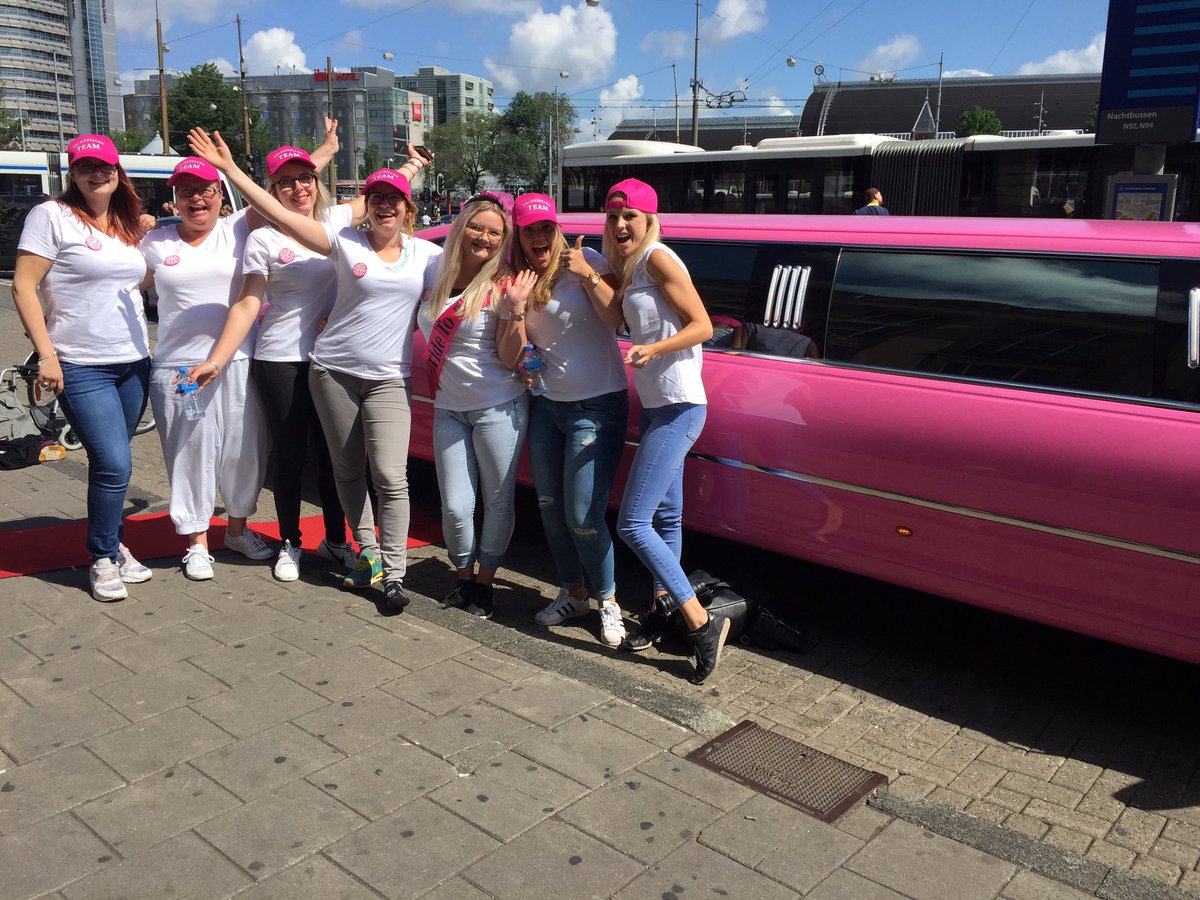 Limonodignl's tweet photo. #vrijgezellenfeest van #Noorden #Vinkeveen naar #Amsterdam met de #rozelimo @QmusicNL aan @gemnieuwkoop @InVinkeveen @AmsterdamNL https://t.co/rE2eUw5CiX