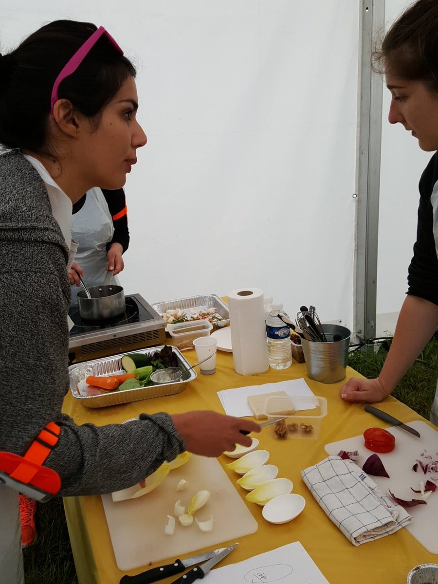 Sdevillepin's tweet photo. Atelier des chefs ! 3eme épreuves avec des mises en bouche Auvergnates, top départ! 30 minutes! #MichelinCampus @michelinrecrute https://t.co/s2UAqCzFDv