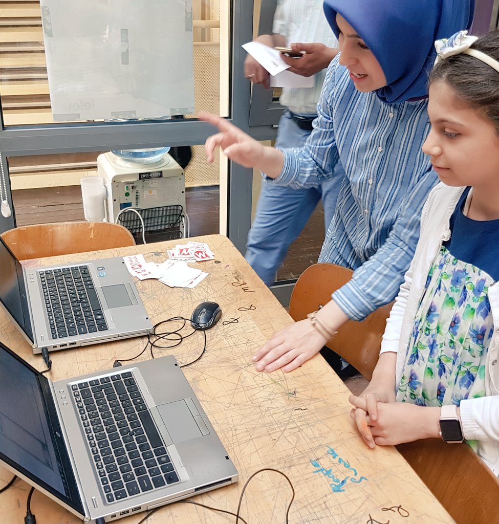 MakerCocuk's tweet photo. Bugün #makercocuk araçları; atölyeleri ve @RobotelTR projesini #ielevmaker gününde anlatıyoruz https://t.co/UxDeP7QqSi