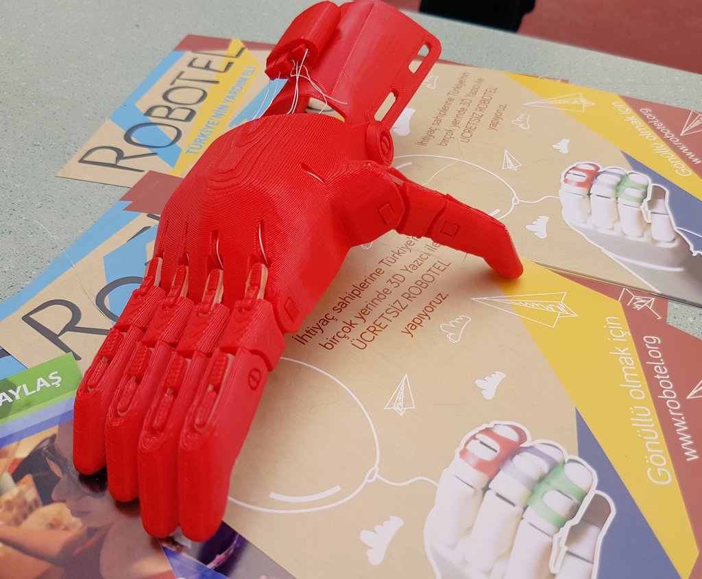 RobotelTR's tweet photo. IELEV okulu #ielevmaker panayırında #robotel anlatıyoruz; çocuklar ve veliler ile sosyal sorumluluk konuşuyoruz. #makercocuk #makerhareketi https://t.co/SIhM5rNweo