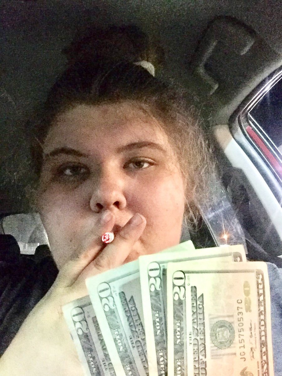 DommeFinancial's tweet photo. New pack, fill tank of gas, good lil bag of weed😁
#findom #cigarettes #smokingfetish #paypig #humanatm #bbw #birthday #walletrinse @rtsurf_ https://t.co/Xl9Ront8qD